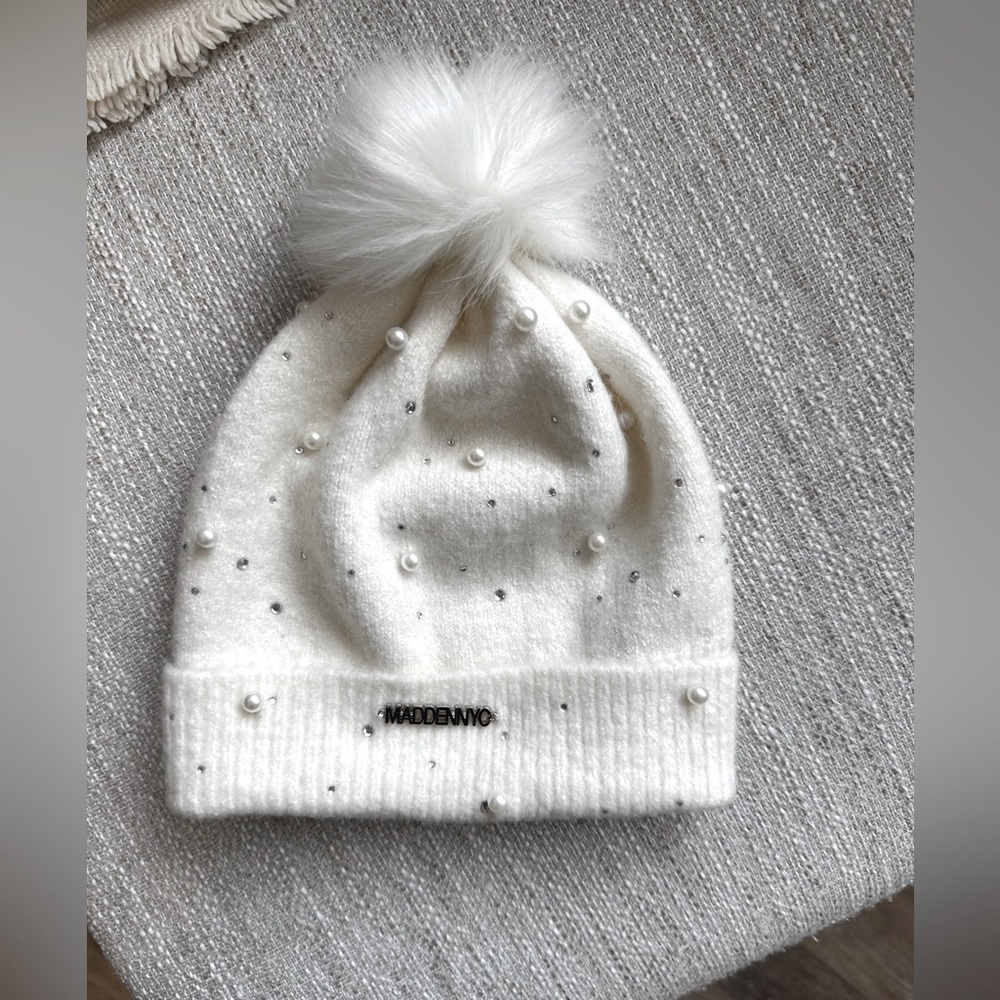 🧣 Madden NYC Cute Beanie-hat one size never worn condition.